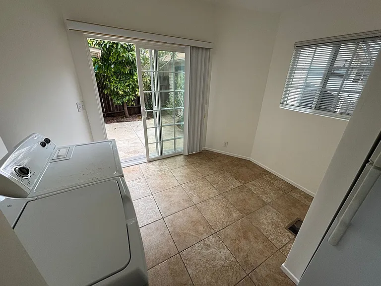 1330 Carmelita Ave — Photo 14