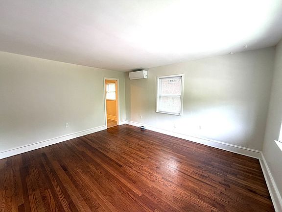 4th image of 19 Murdock Ave Unit 4