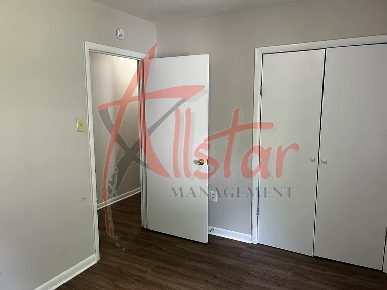 2336 Norman Ave — Photo 8