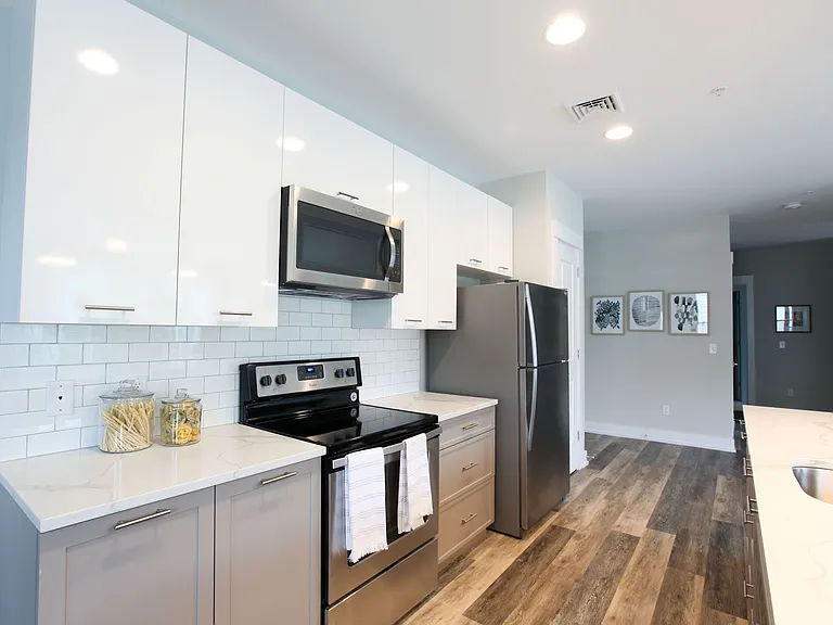 Excelsior Park Apartments — Photo 39