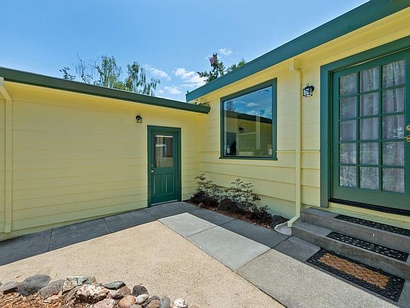 3rd image of 1697 Hill Road