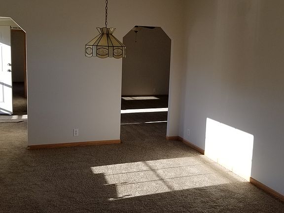 3rd image of 16230 Oxford Ct