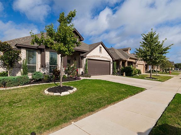 2nd image of 1020 Longbow Dr