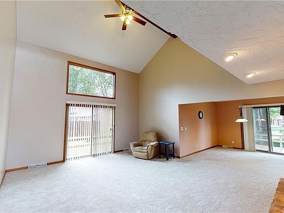 4th image of 5866 Shore Dr