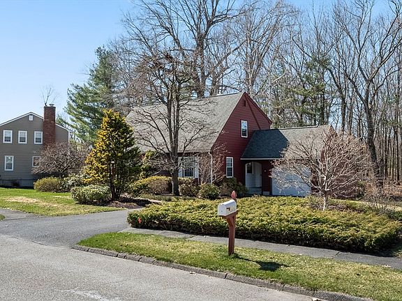 2nd image of 6 Slipper Hill Ln