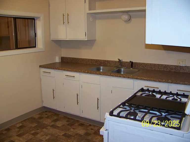 280 W B St — Photo 5
