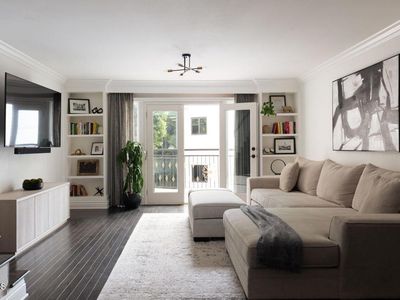 3401 Barham Blvd APT 2, Los Angeles, CA, 90068