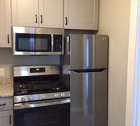 2nd image of 42 Beckford St #3