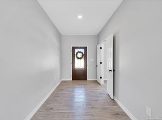 506 E CR 6868, Natalia, TX 78059