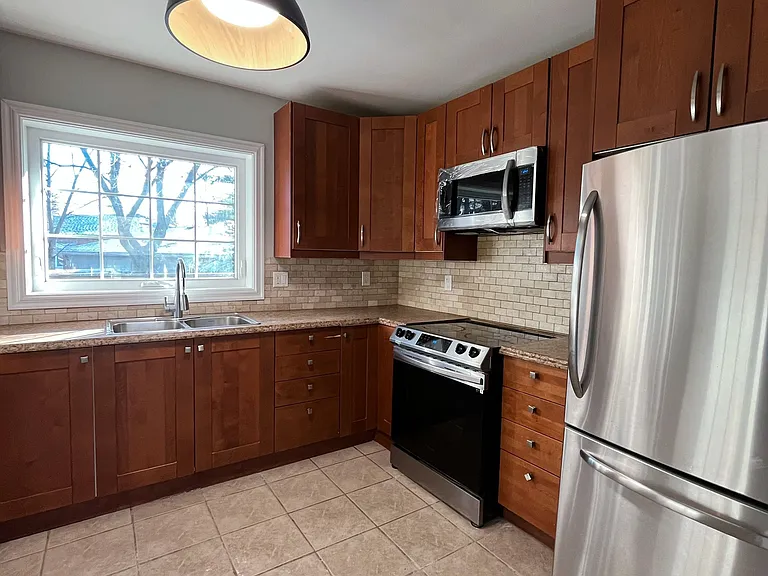 380 Bent Cres — Photo 3