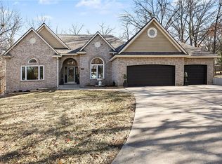 1130 NW Arrowhead Trl, Blue Springs, MO 64015
