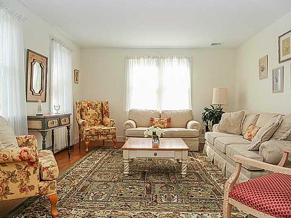 5th image of 75 Kettle Pond Dr