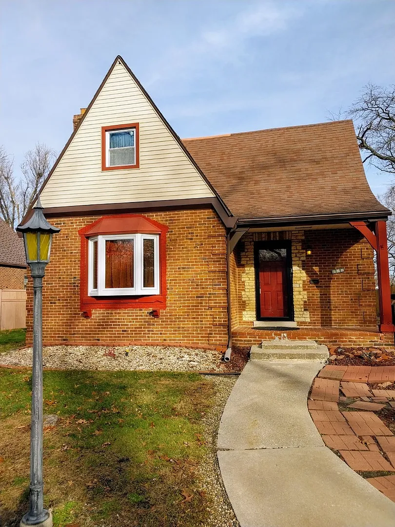 110 Forestdale Park photo 1