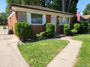 22632 Violet St, Saint Clair Shores, MI 48082