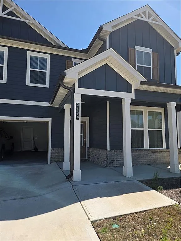 5 bed, 3.0 bath, 2844 sqft, $3,700 — Photo 4
