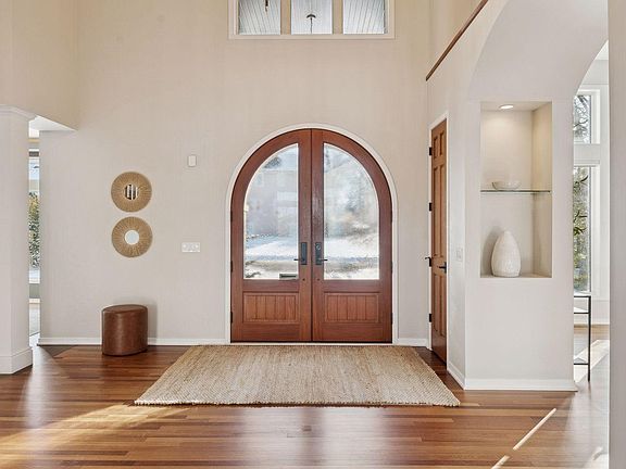 5th image of 5600 Parkwood Ln