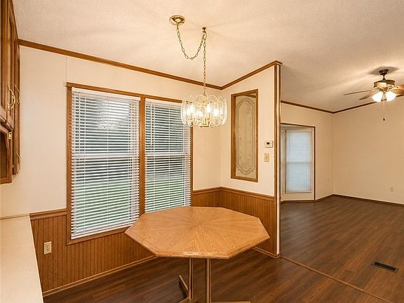 5th image of 37 Nicole Dr