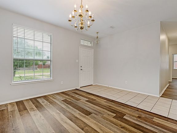 4th image of 2800 Scott Pl