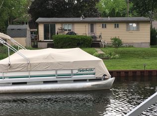 1867 Rustic Ln, Keego Harbor, MI 48320