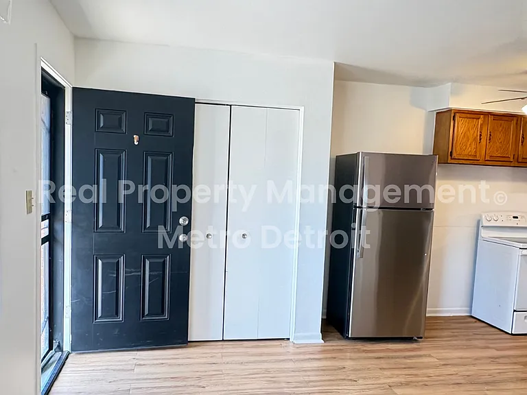 4182 Drouillard St — Photo 3