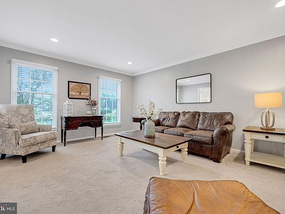 4th image of 44 Taylors Farm Dr