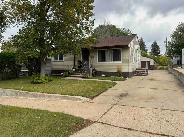 1437 7th St SW, Minot, ND 58701