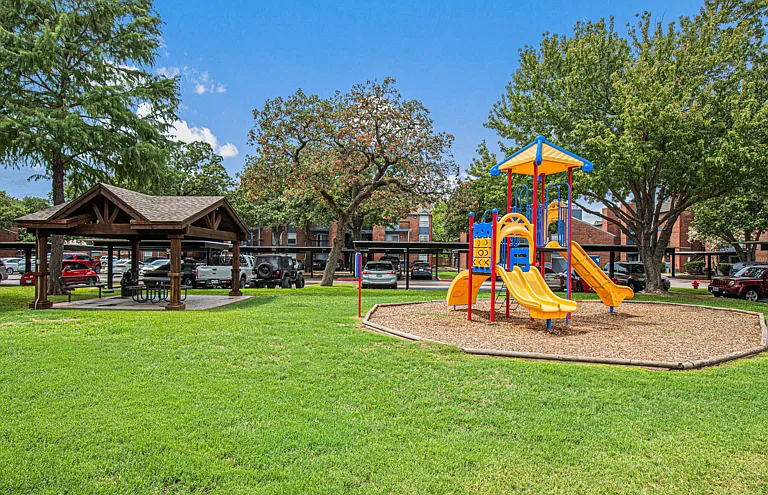 Oaks of Lewisville Apartments — Photo 27