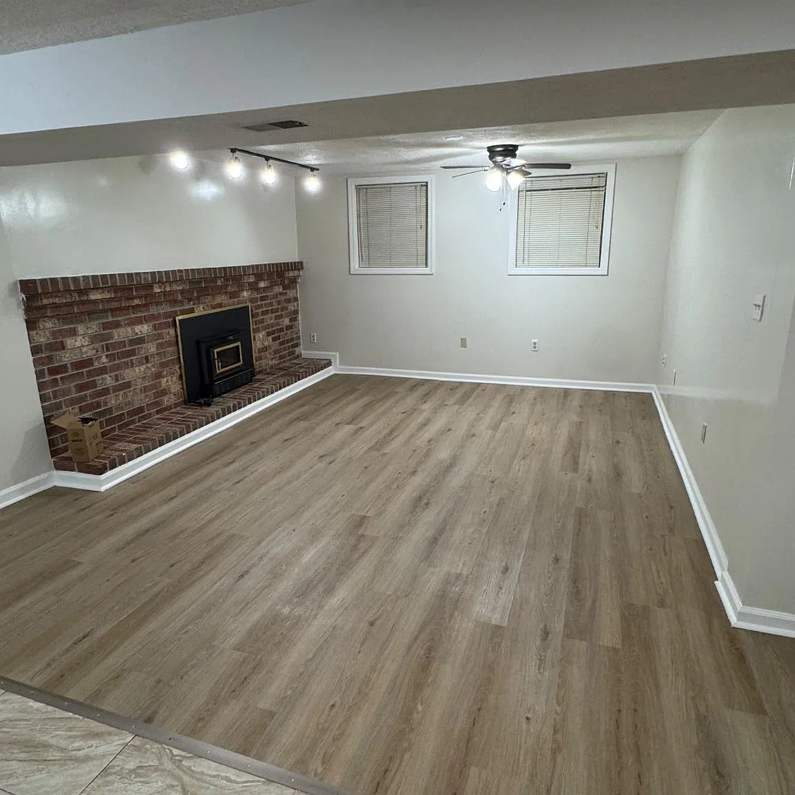 2 bed, 1.0 bath, 1208 sqft, $1,900 — Photo 4