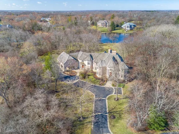 (undisclosed Address), Barrington, IL 60010