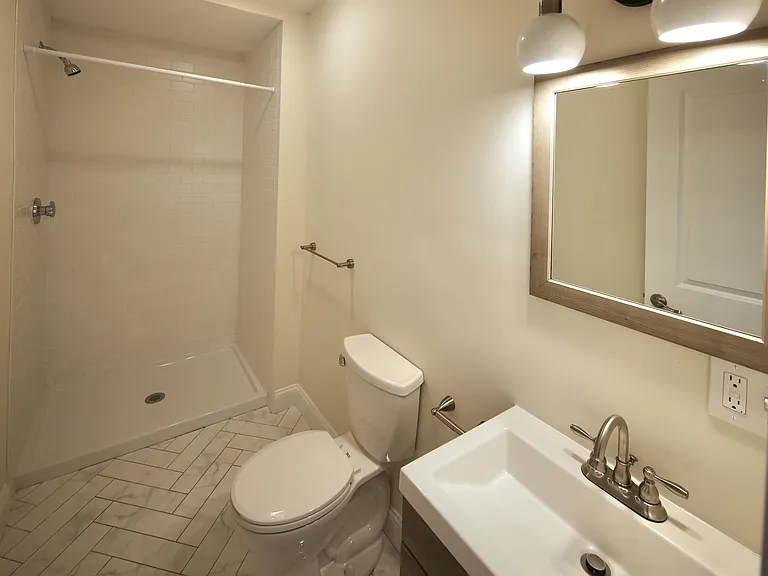 34 East Transit — Photo 6