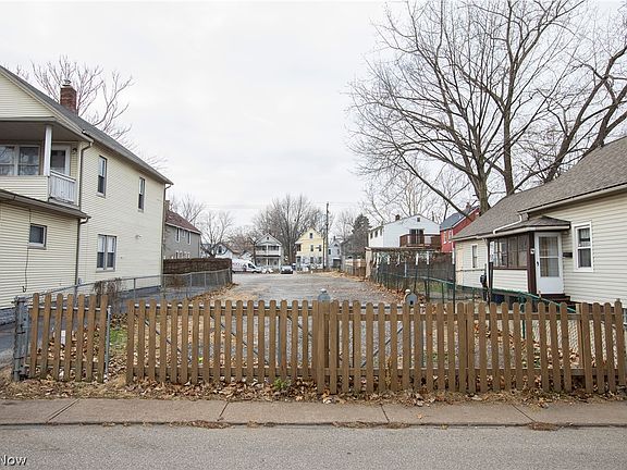 4th image of 2458 Thurman Ave