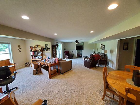 3rd image of 420 Prairie Meadow Dr