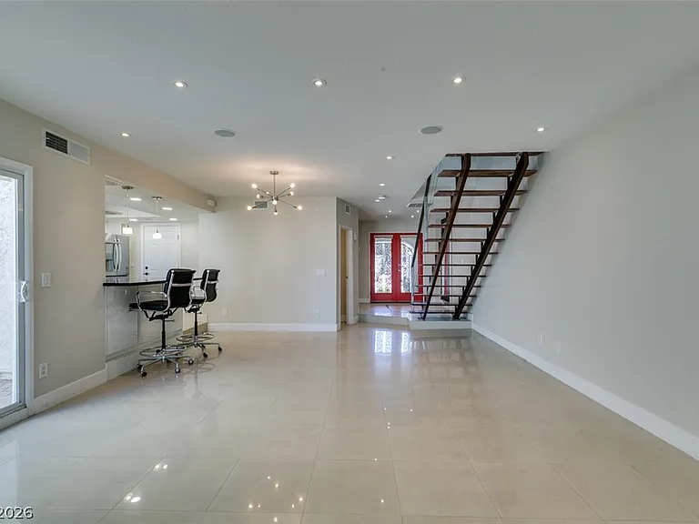 5046 Schumann Dr — Photo 12