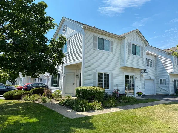 122 Creston Cir, Aurora, IL 60504