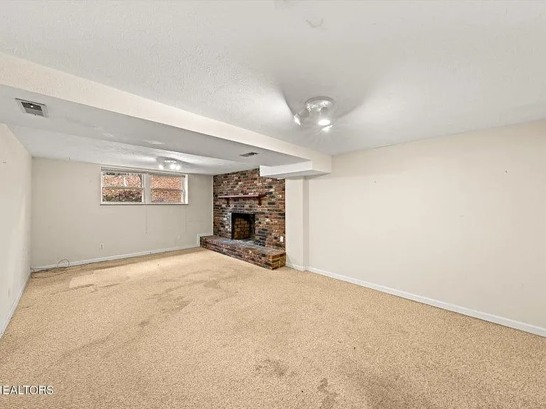 11609 Mountain View Rd — Photo 3