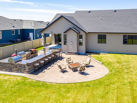 3rd image of 5760 E Prairiewood Dr