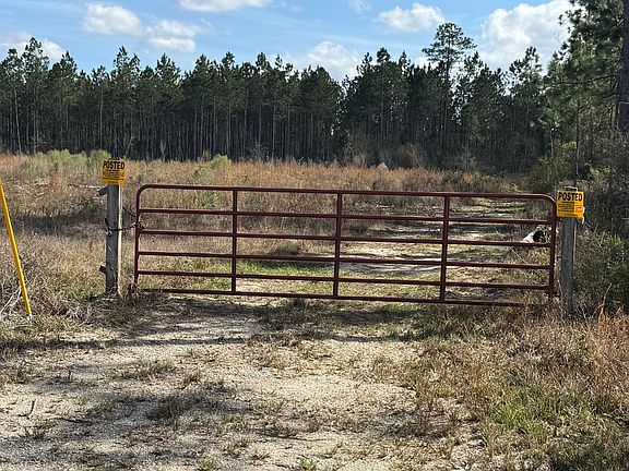 2nd image of 21703 Beech Valley Rd