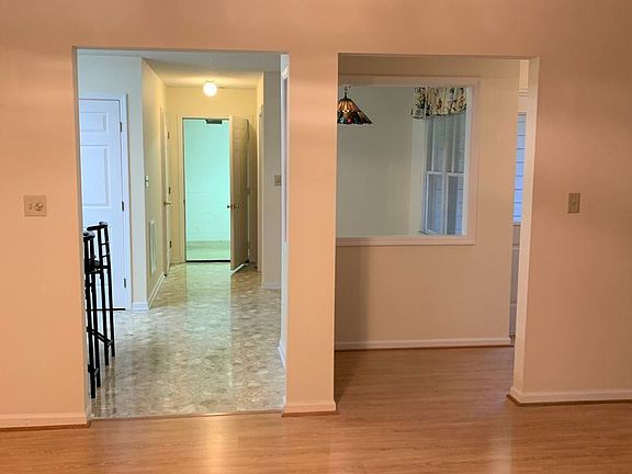 4th image of 102 Glenwood Cir