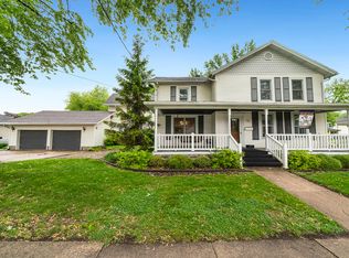 321 E Chamberlin St, Dixon, IL 61021