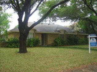 2506 Pecan Dr, Grand Prairie, TX 75050