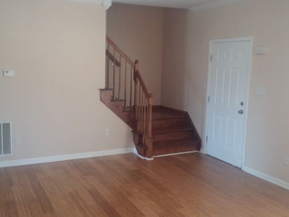 4th image of 404 Villas Ct