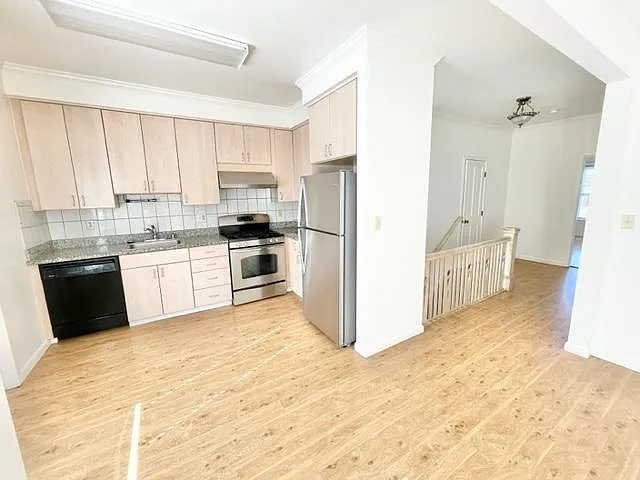 264 Whitney St #264 — Photo 6