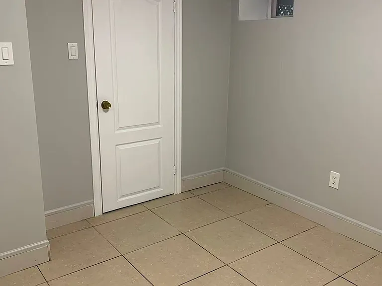 353 Lansdowne Ave #BASEMENT — Photo 7