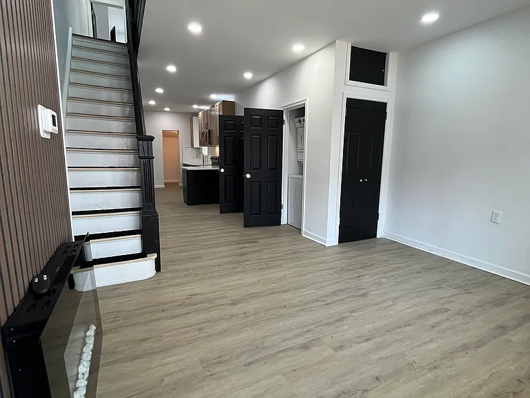 5856 Walton Ave — Photo 7