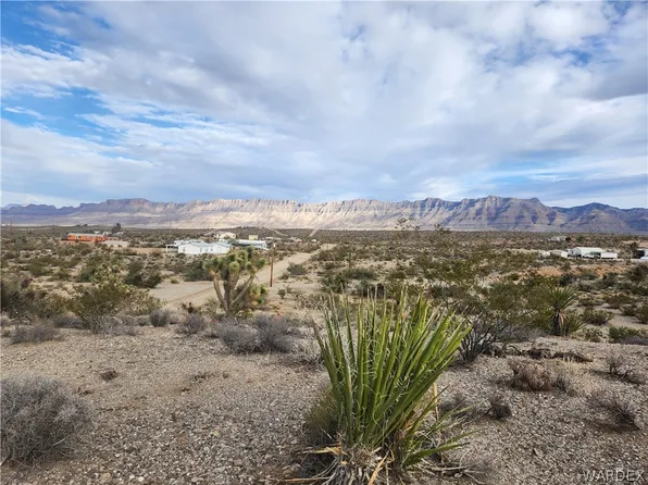 360 Crescent Dr, Meadview, AZ 86444