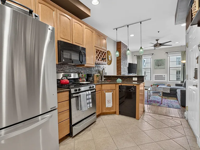 322 Madison St #5 — Photo 8