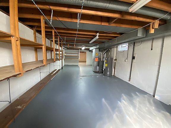 5th image of 932 Amberly Pl