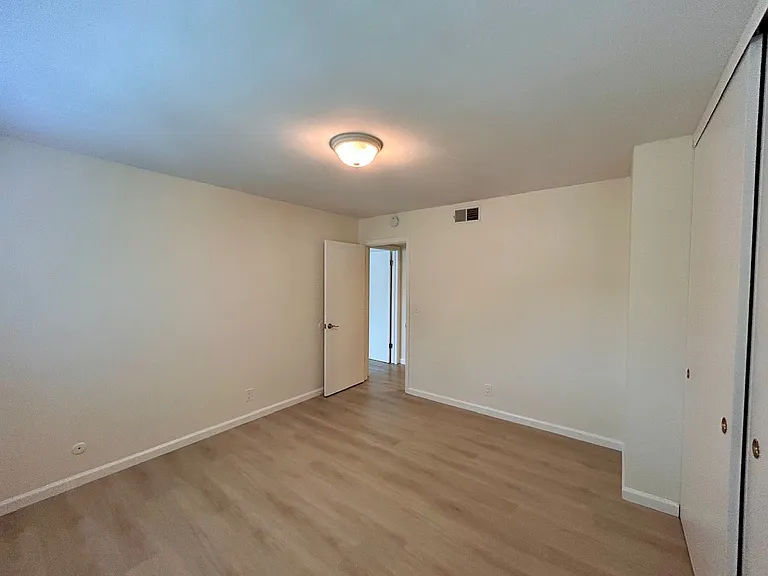 3543-3559 Wildwood Ln #3545 — Photo 17