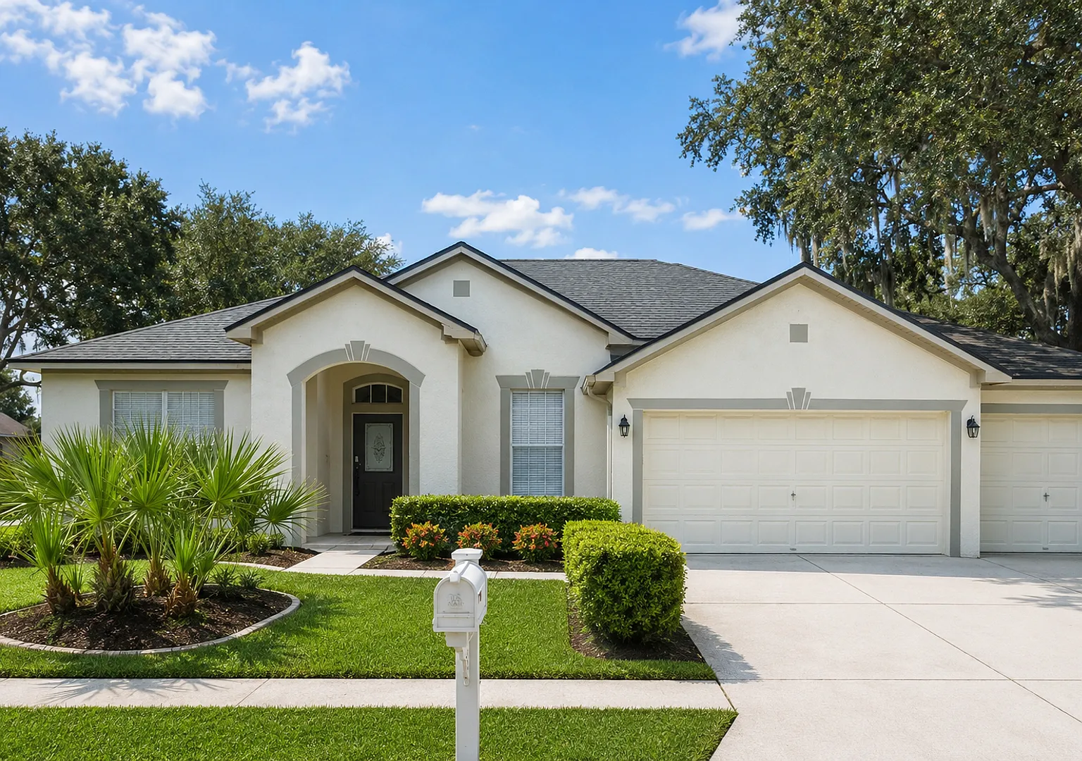 4/3/3 home in Panther Trace — Photo 1