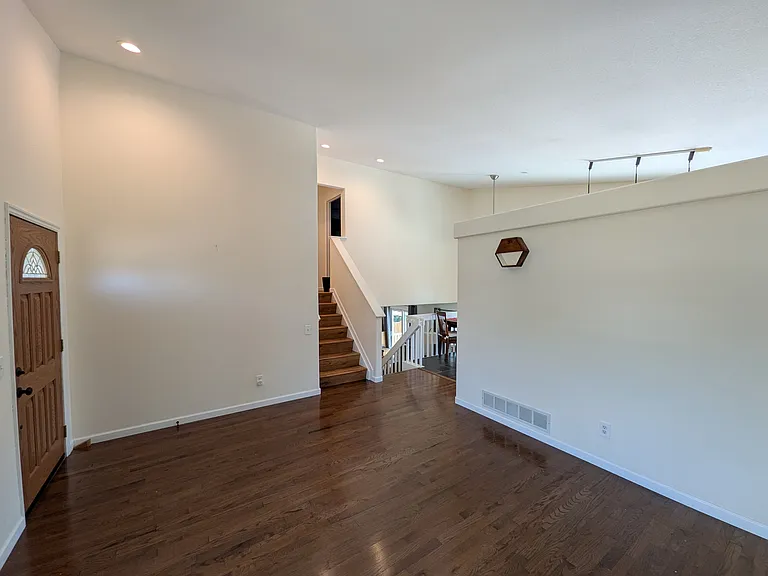 Front entry room (flexible space; great for dining room or formal entry)